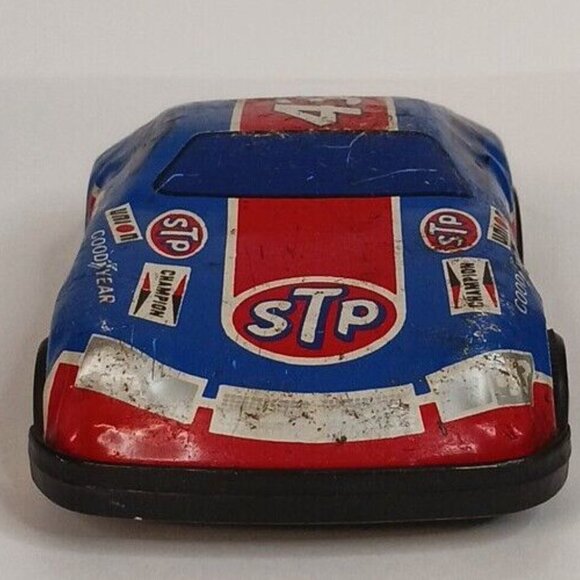 Pit Row #43 Richard Petty STP Friction Drive Toy (Not Working) Has Wear Vintage - Picture 5 of 9